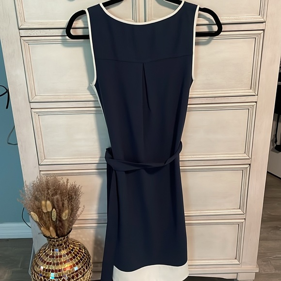 Women’s sophisticated and Taylor, V-neck navy/white sleeveless dress small - Picture 4 of 7